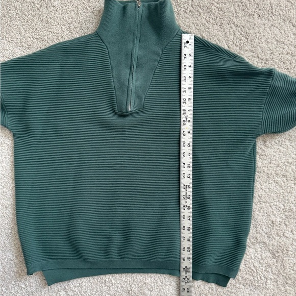 Stylish Green Ribbed Quarter-Zip Sweater Medium - Picture 7 of 7
